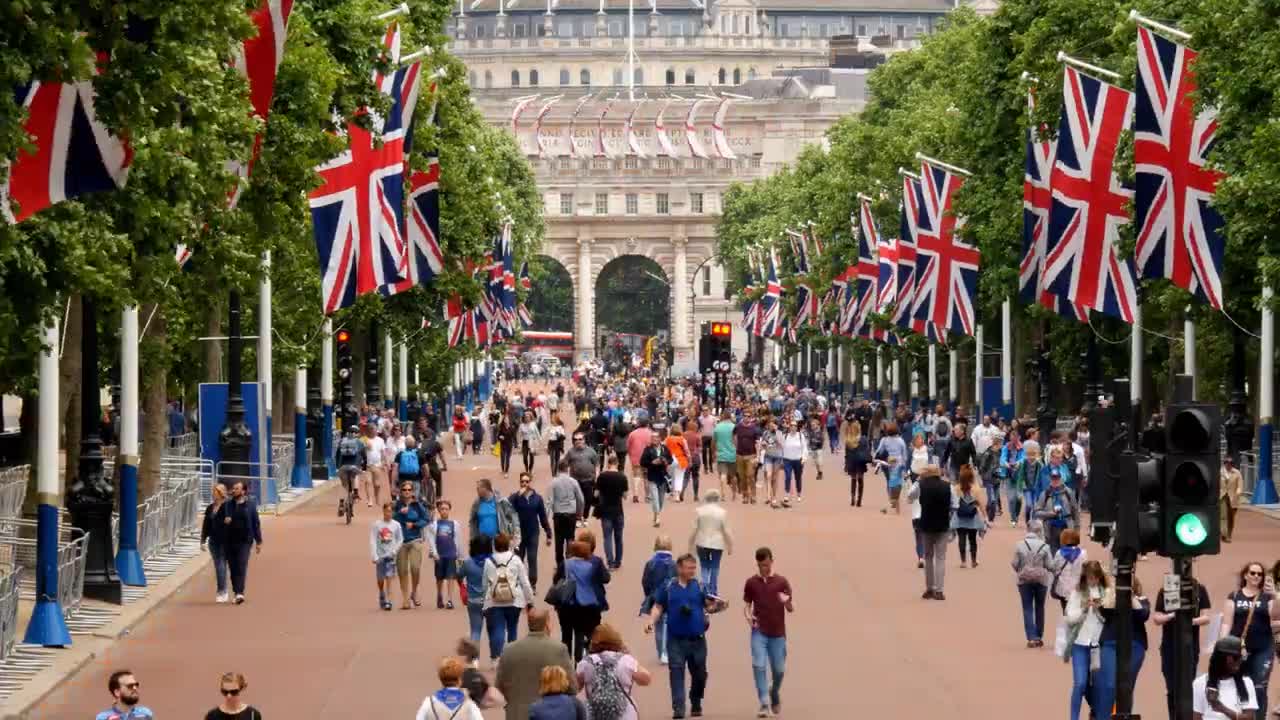 London in 8K ULTRA HD - The heart of United Kingdom (60 FPS)