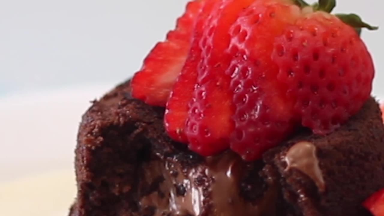 Cutting the lava cake