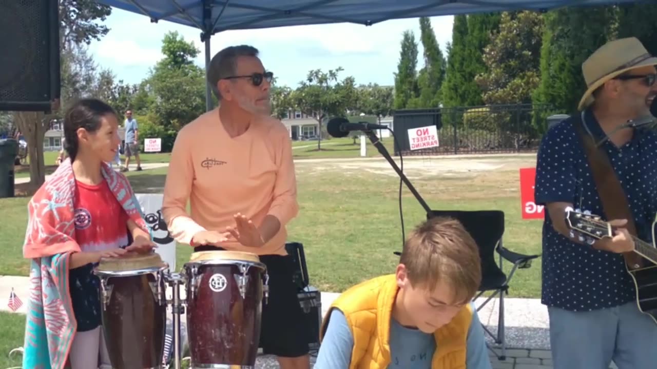 Corvus Street Musicians: Celebrating 4th of July in my hood. God Bless America.