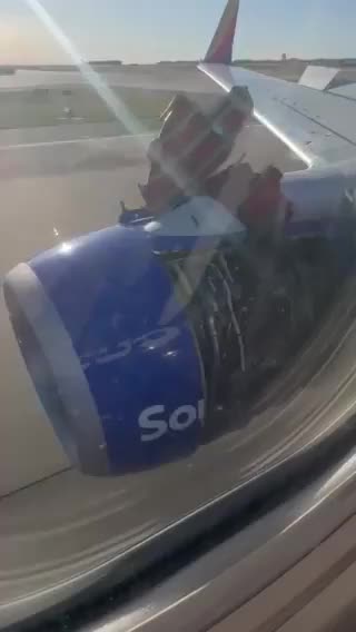 🚨BREAKING: Southwest Airlines Boeing 737 engine cowling rips apart during takeoff.