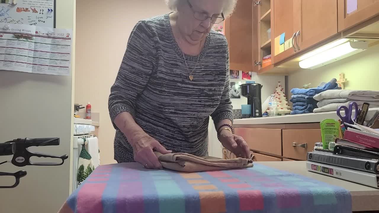 Mother Teaching Art Class 12/30/2022