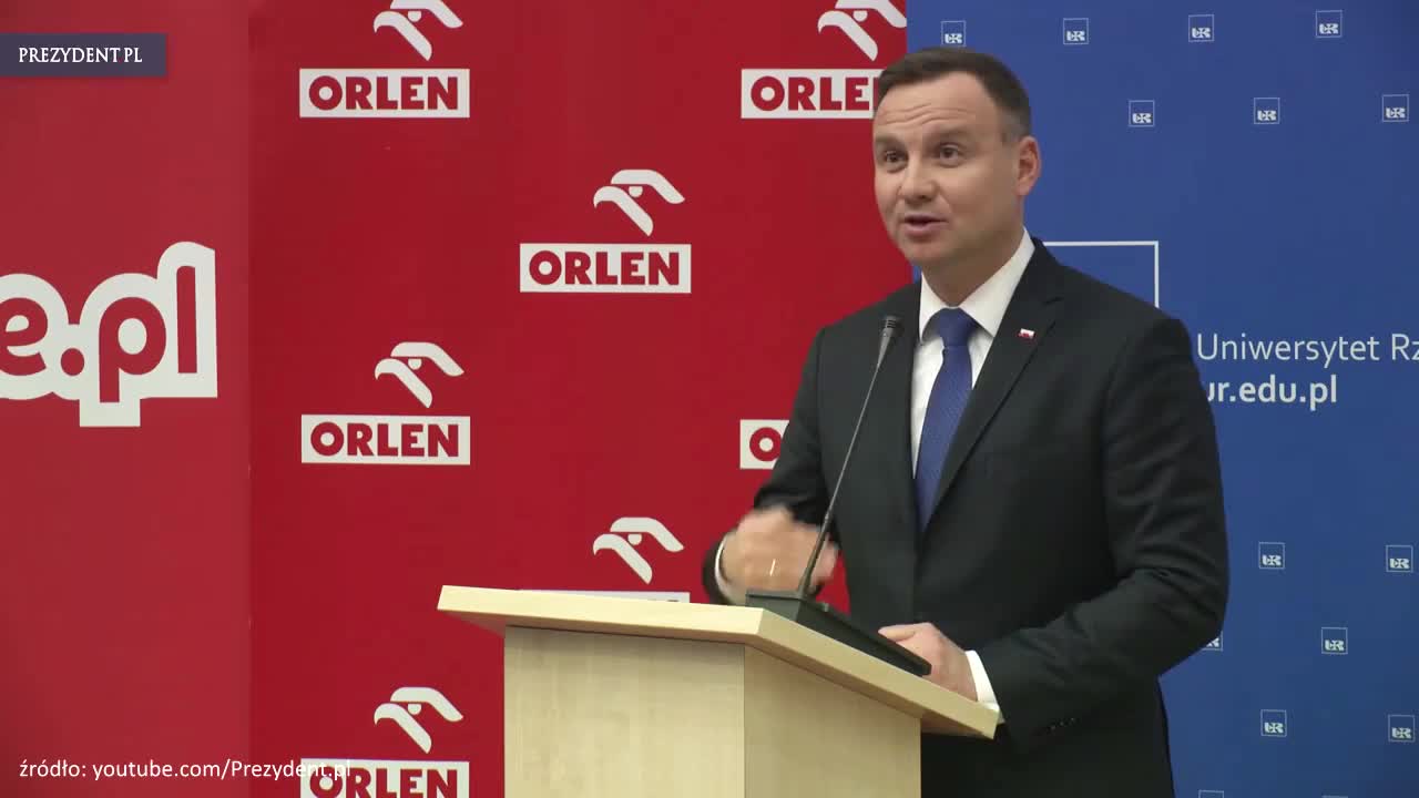 Pseudo prezydent Polski, zdrajca wali takie afki przy tych swoich kretynizmach....