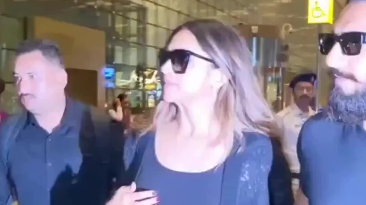 Ranveer Singh & Pregnant Wife Deepika Spotted At Airport