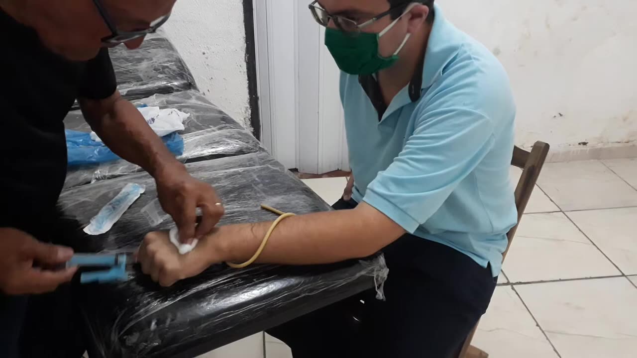 Eu,Antônio Davi Roland de Brito,fazendo auto-hemoterapia no dia 28/04/2020