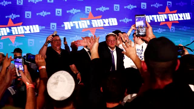 Israel's Netanyahu poised for comeback, exit polls show