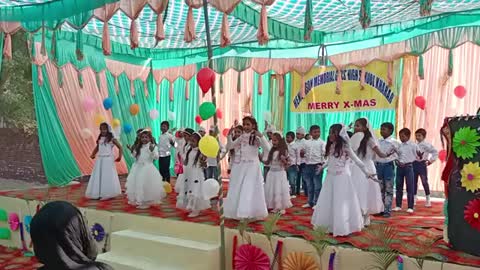 Dil hai chota sa well performed dance.