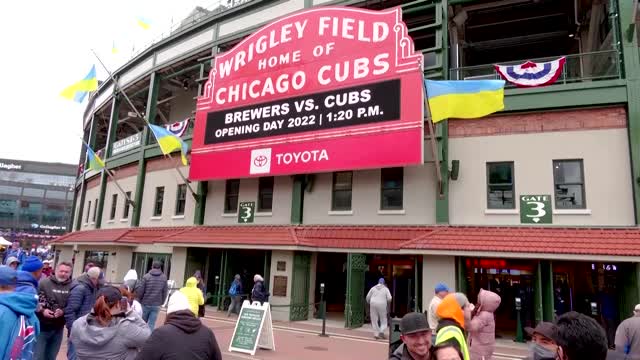 Chicago Cubs fans return despite rising COVID cases