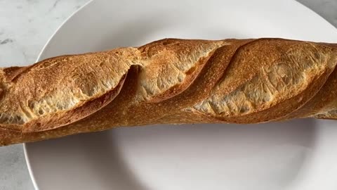 Bread typical of france लौरो खाले रोटी