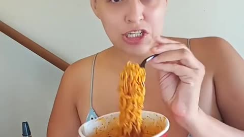 SAMYANG 2×SPICY FIRE NOODLE CHALLENGE