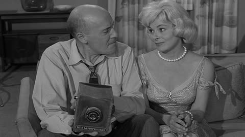 The Twilight Zone S02E10 A Most Unusual Camera