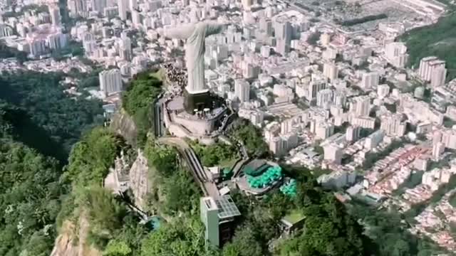 Flying over the breathtaking Rio de Janeiro 🇧🇷 Thanks to the video credit 😊