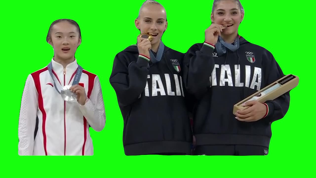 Zhou Yaqin Medal Bite at the Olympics | Green Screen