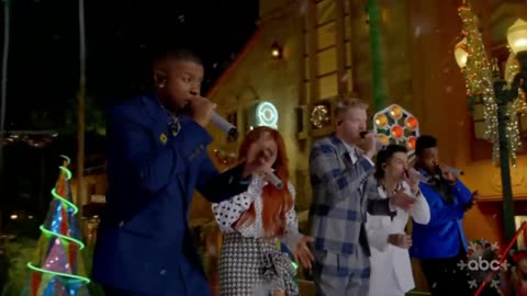Pentatonix - Here Comes Santa Claus
