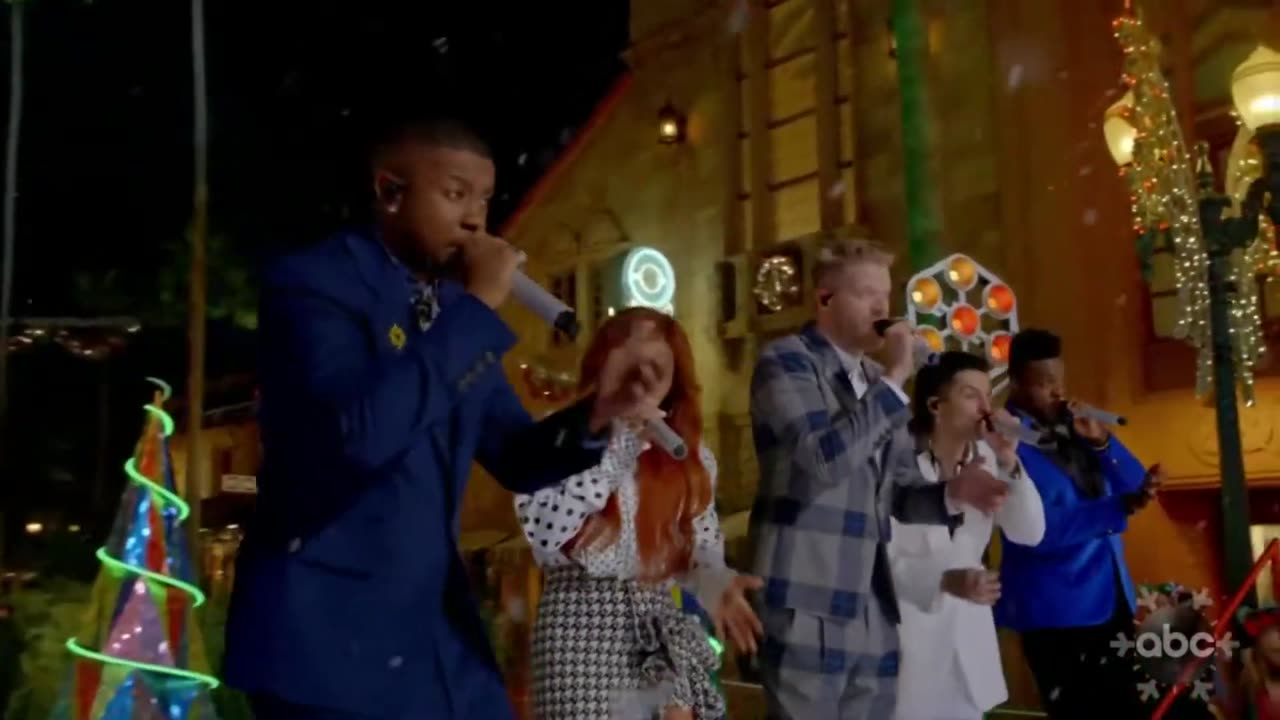 Pentatonix - Here Comes Santa Claus