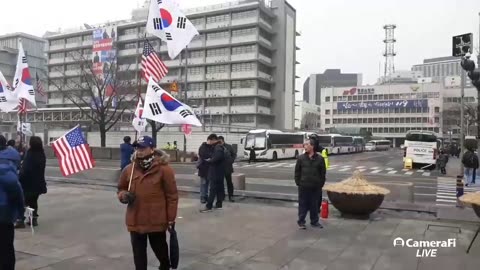 1 . 미국 대사관 앞 애국 시민들 .. (Appeal to foreigners). 과 외국인에게 국내 문제를 알리는 애국어르신들 .