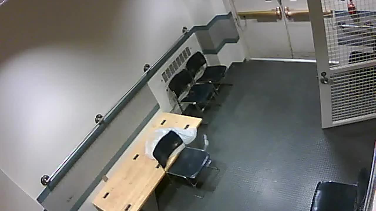 1657HQOB02PrisonerProcessingLobby_2021-01-06_22h40min00s867ms.mp4