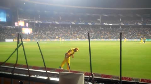 surish raina firlding in ipl near crowd