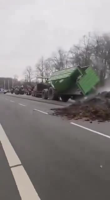German farmers are dumping manure in central Berlin, protesting