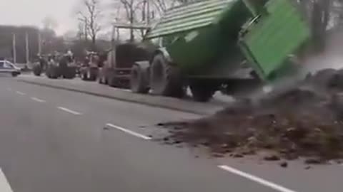 German farmers are dumping manure in central Berlin, protesting