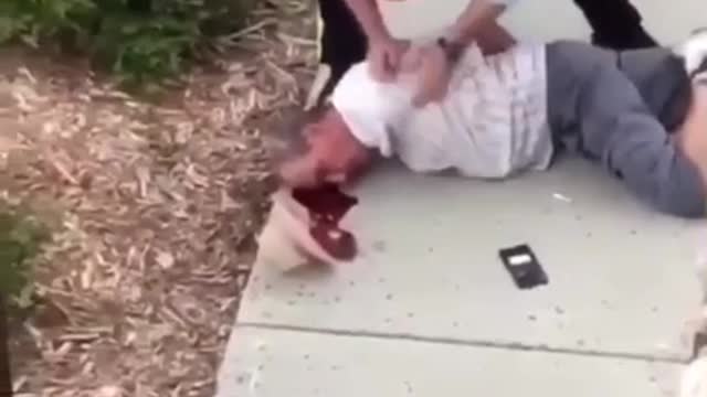 An Australian police just kill an unarmed unviolent man on the street