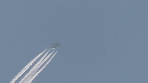 The probaply NOISIEST Airbus A400M flyover at 31.000 ft in strong headwinds extended video-capture!