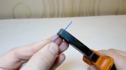 6 Paper Clips Awesome Life Hacks