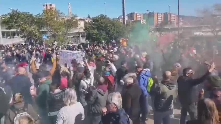 🔴[WŁOCHY] Demonstracje i protesty w całych Włoszech przeciw COVID PASS.