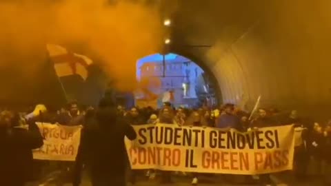 Italians out in force in Genoa against covid passports
