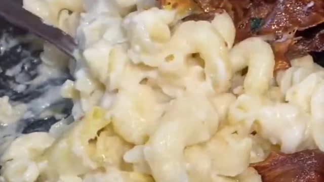 Macaroni and artichoke with cheese