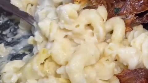 Macaroni and artichoke with cheese