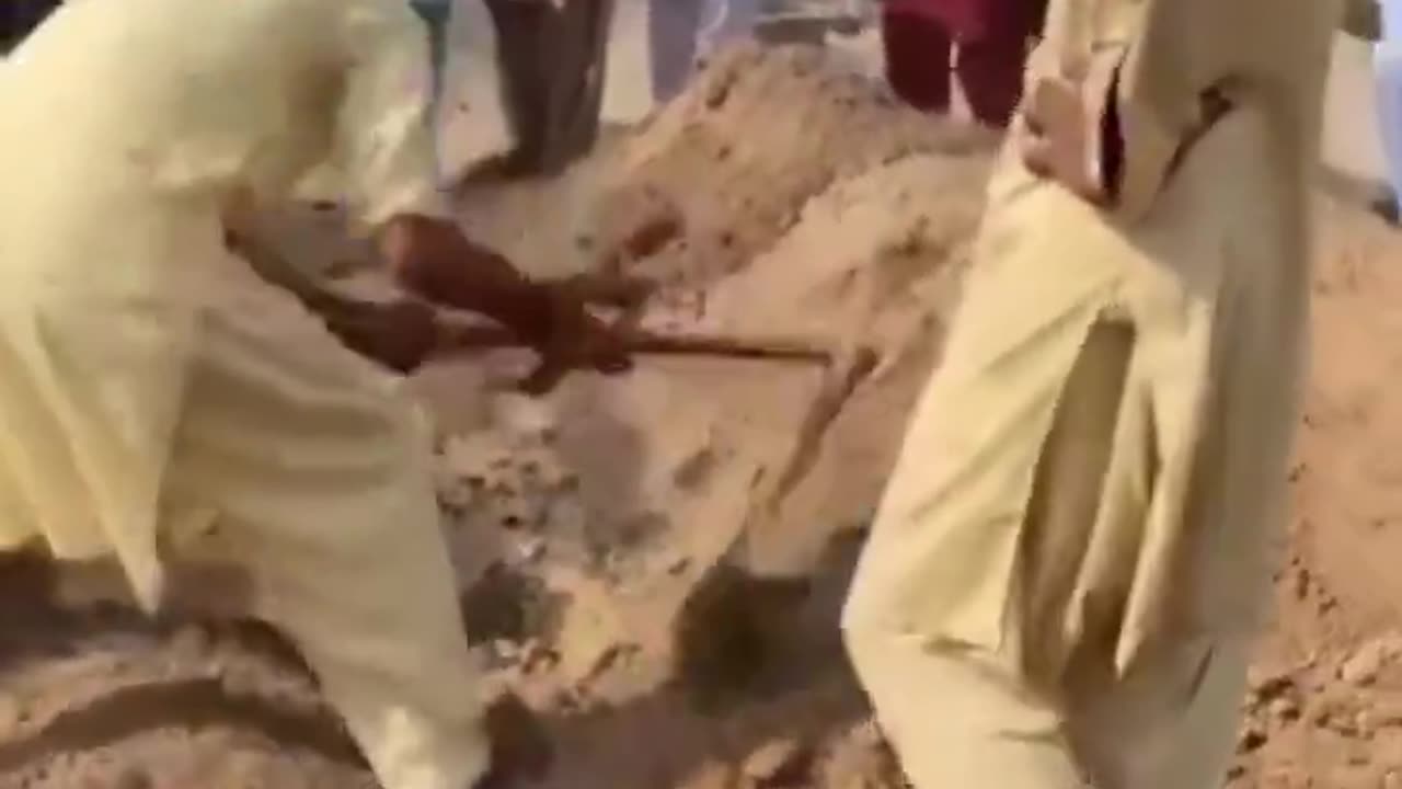 Pakistan mein kabra se nikal kar fenka murde ko siya nahi tha