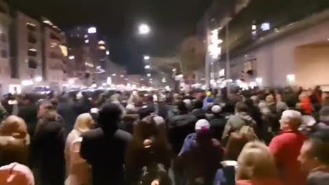 German -In Magdeburg, people chant "Resistance, resistance."