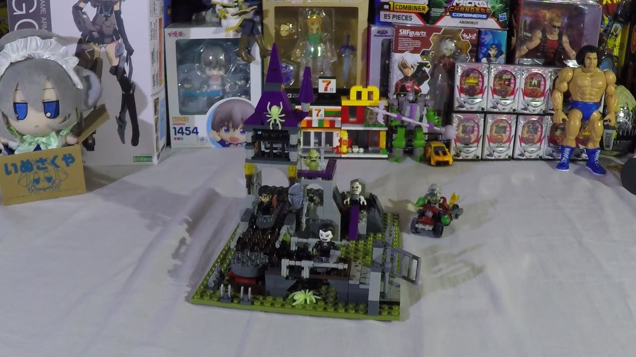 KRE-O Cityville Haunted Hideaway playset assembly