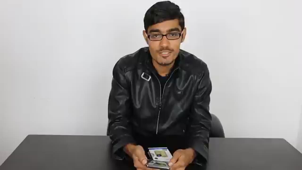Unboxing the world smallest phone ever in the world