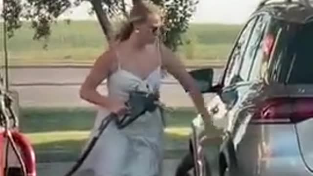 This is just TOO FUNNY!!! A liberal trying to gas up their car!