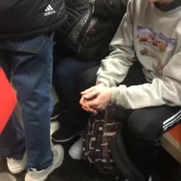 Man grey crew neck sweater vape