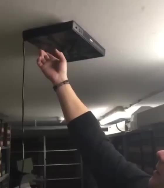 지구인은 자기력을 아직 잘 모른다.AVI