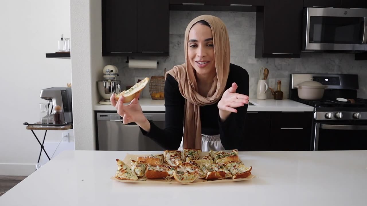 The ONLY Garlic Bread Recipe You'll Ever Need! Easy & Quick