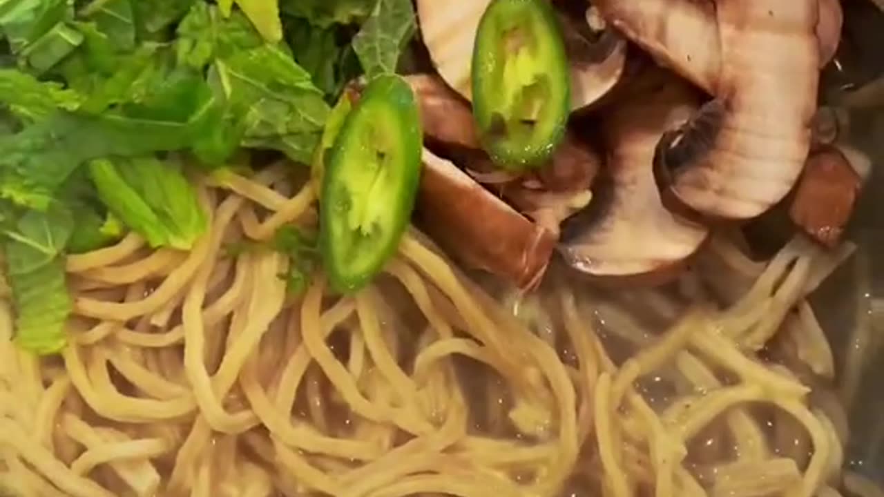 🍜 "Protein-Packed Pleasure: Low-Carb High-Protein Ramen Delight!" 🍲