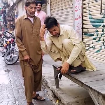 Nusha bechne wale the lanat