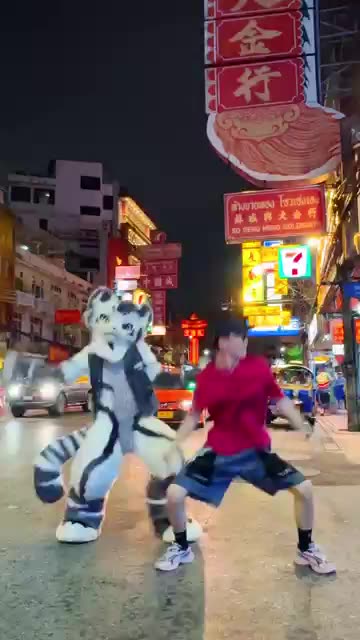 Gintan dancing to “ROCKSTAR”