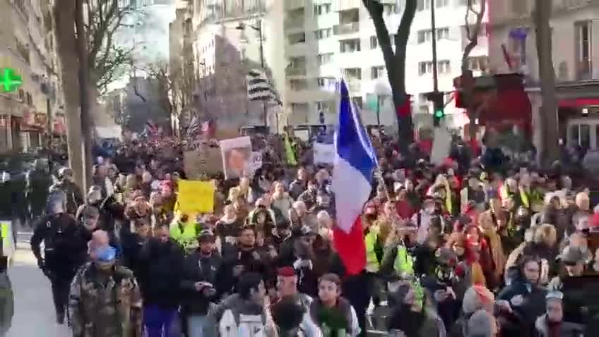 🔥PARIS - KHỞI HÀNH MỘT CUỘC BIỂU TÌNH LỚN TỪ PLACE DE L'ITALIE ĐẾN BERCY NATION.