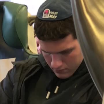 Torah mas guy wears taco bell yarmulke on subway