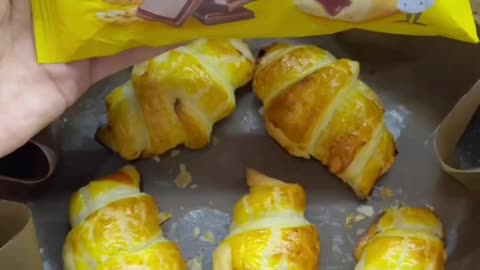 کرواسان خوشمزه Delicious croissants