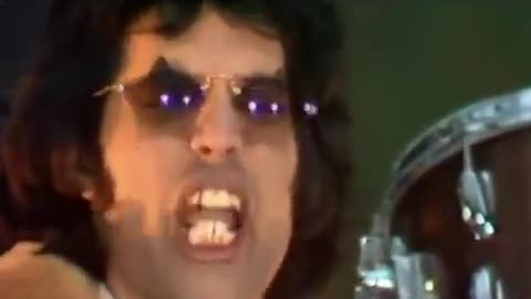 Queen - We Will Rock You (Official Video)