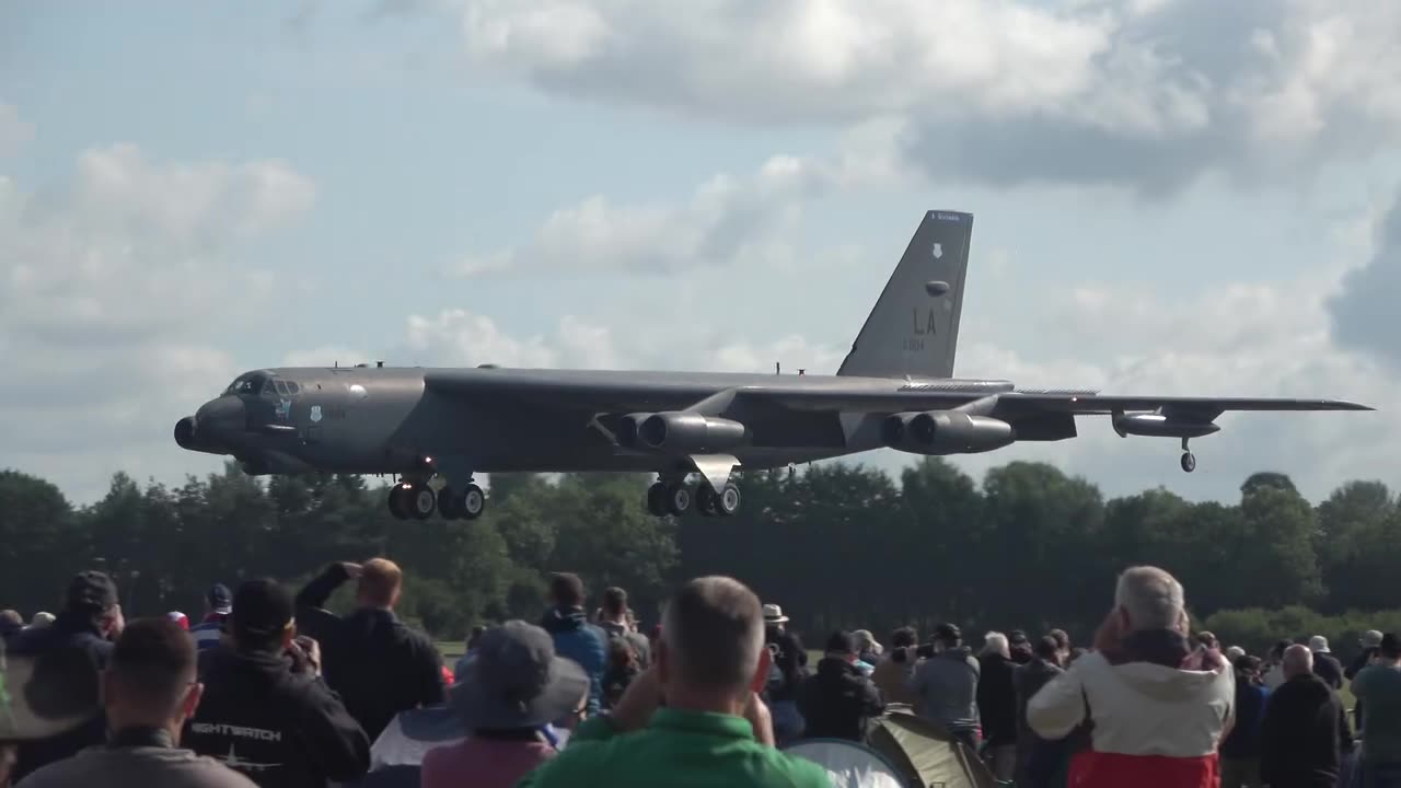 Massive B52 Coming in for a Landing