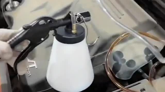 Oil changing filler of pneumatic brake oil changing machine