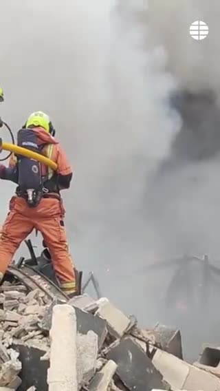 España | Última hora | Un incendio arrasa cinco naves