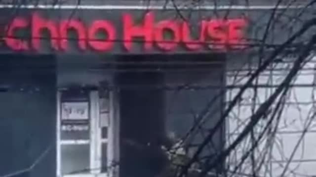 🔴 Ukraine War - Russian Soldier Tries To Loot Ukrainian Tech Store • Fails At T