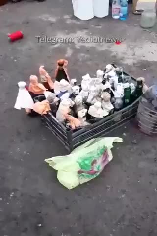 Ukrainian people mobilize for new Russian attack.